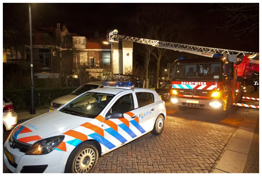 Politiehelikopter boven haarlem helpt met zoektocht naar inbrekers