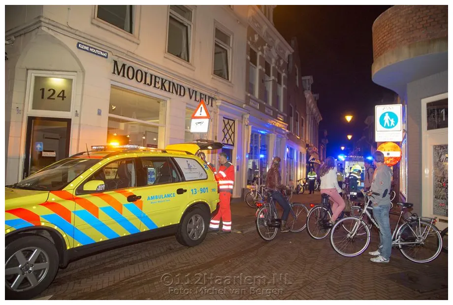 Traumateam naar haarlem voor gewonde man in de kleine houtstraat