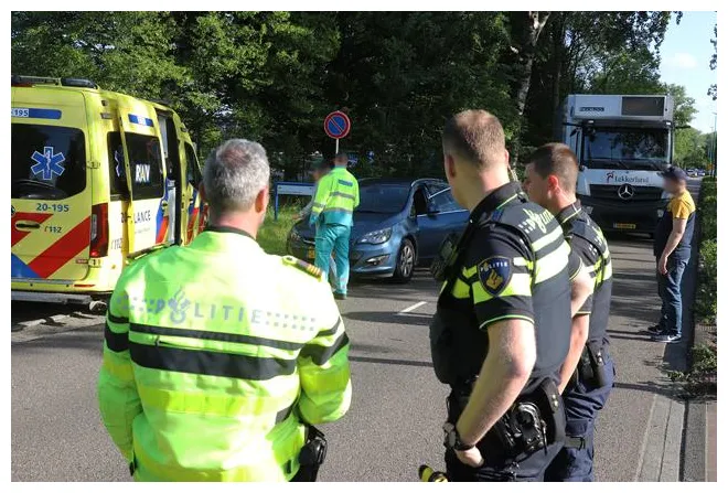 Aanrijding aan de Bachlaan Waalwijk - Actueel nieuws over 112