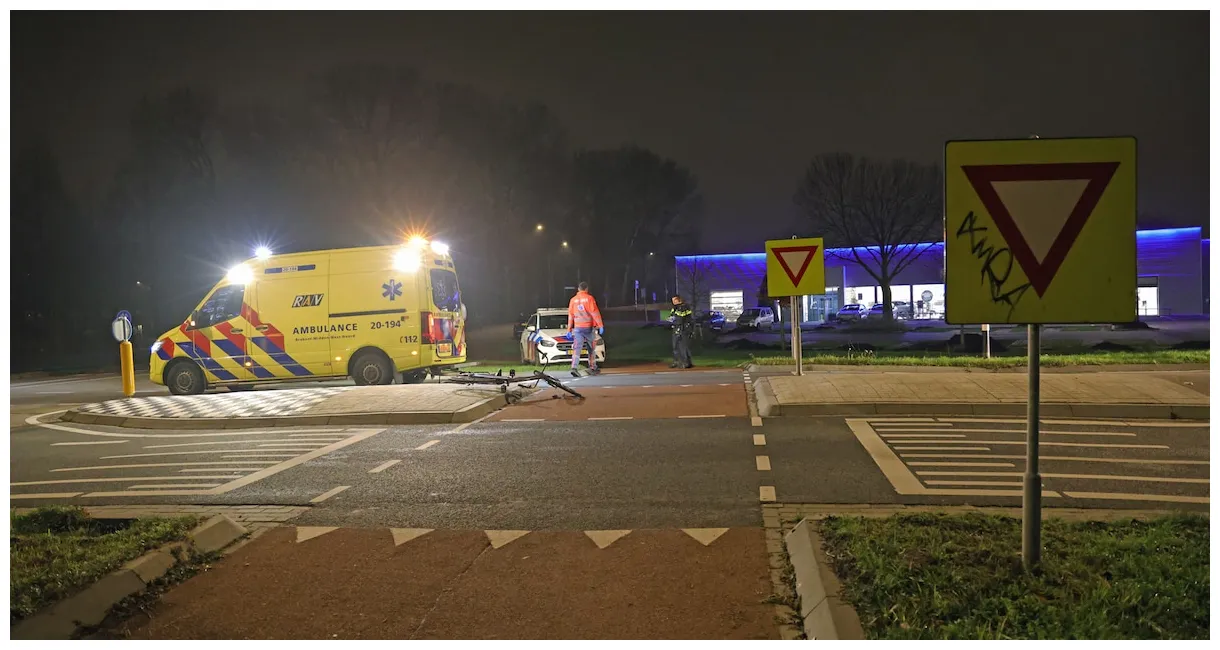 Fietser aangereden in Waalwijk, gewond naar ziekenhuis | 112 nieuws