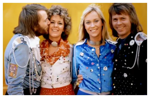 Zdjęcia, dyskografia, muzyka na tekstowo.pl