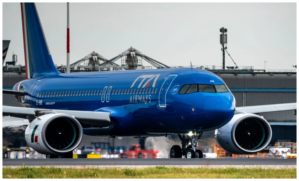 Ita airways begins flying a320neos in its distinctive blue livery