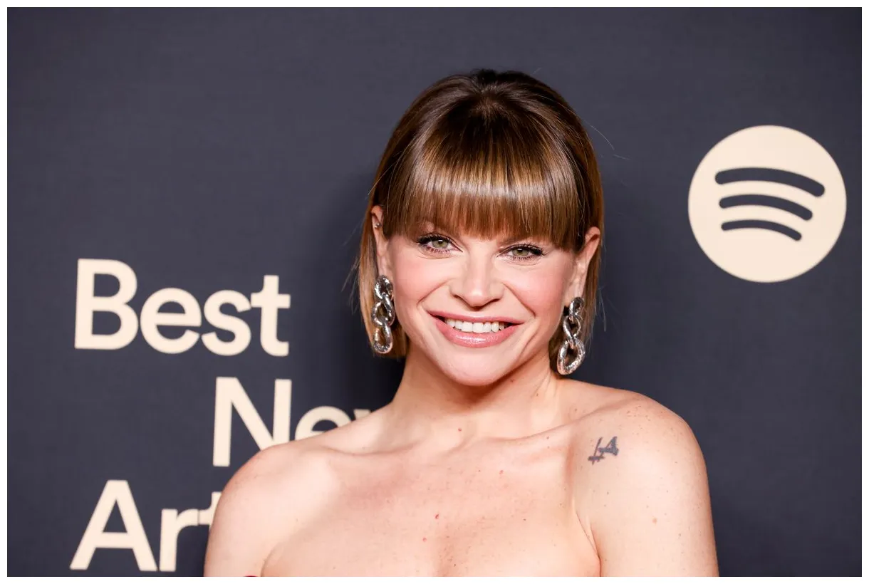 Chi è Alessandra Amoroso: tutto sulla cantante di Vivere a colori