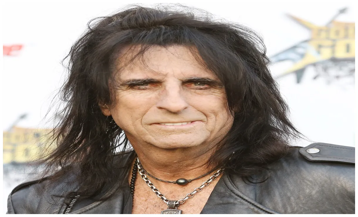 ما لا تعرفه عن أليس كوبر .. من هو؟ سيرته الذاتية، إنجازاته وأقواله