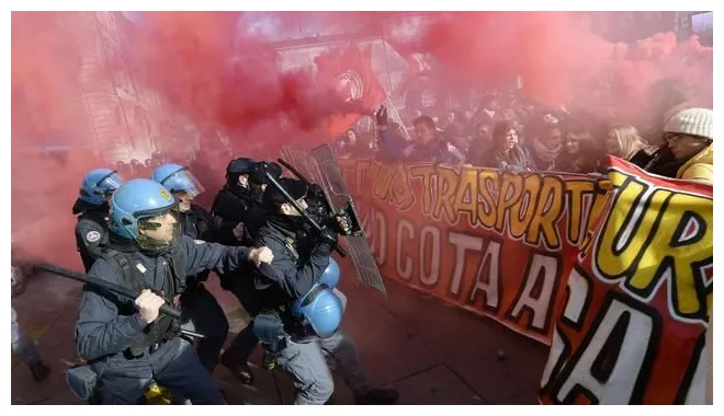 La stampa torino in piazza per il lavoro e per la scuola