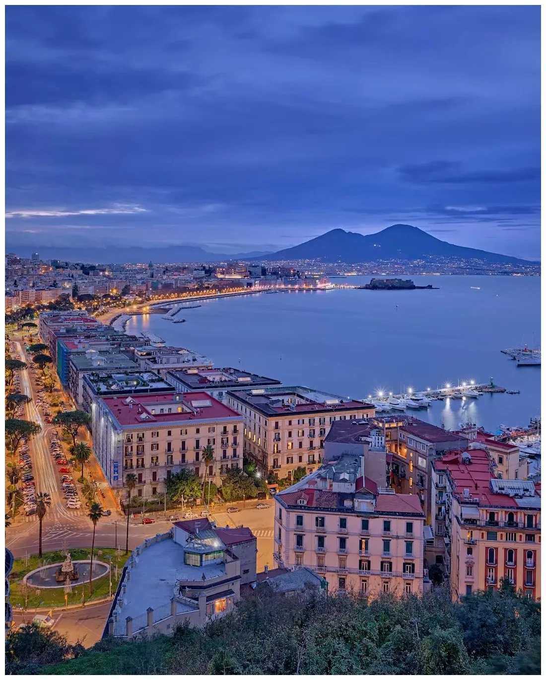Aversa | Fotografo on Instagram: "| Pure si chiove..." | Naples, Napoli