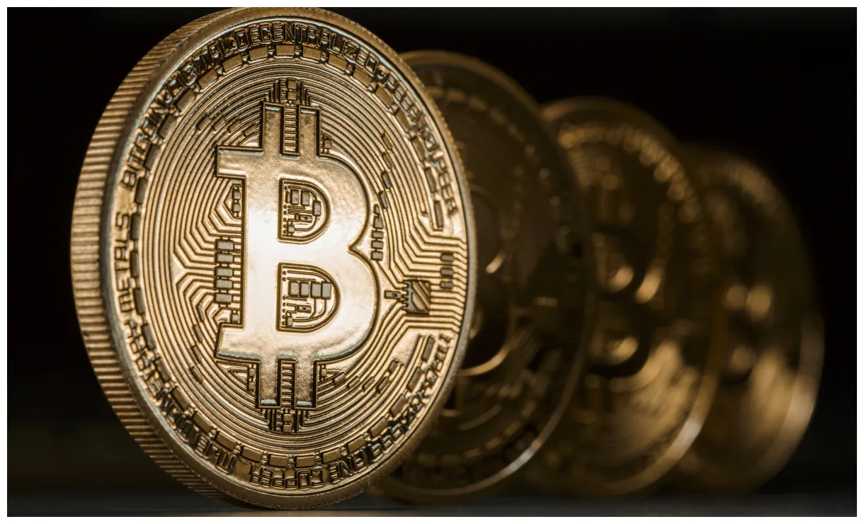 Деньги bitcoin обои для рабочего стола, картинки и фото rabstol