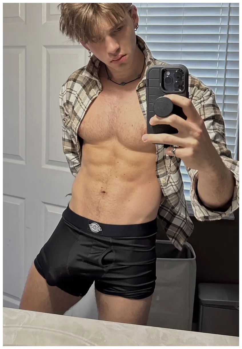 Lord OF Dann 🔞🏳️‍🌈 on Twitter: "RT @StobbeChase: Kiss it"