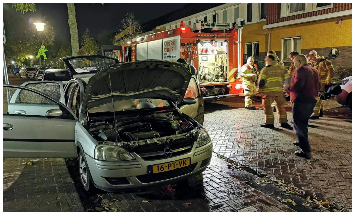 Geparkeerde auto in brand aan de Edisonstraat in Ede