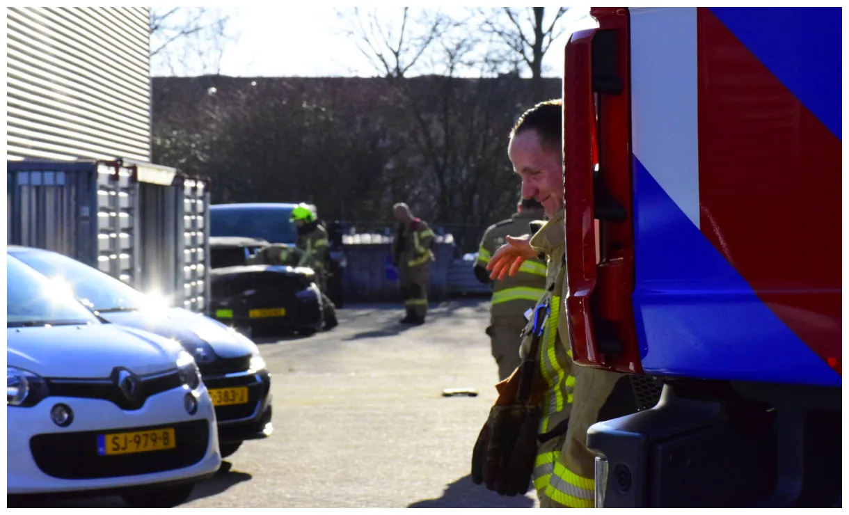 Uitgebrande auto in Ede vliegt opnieuw in brand