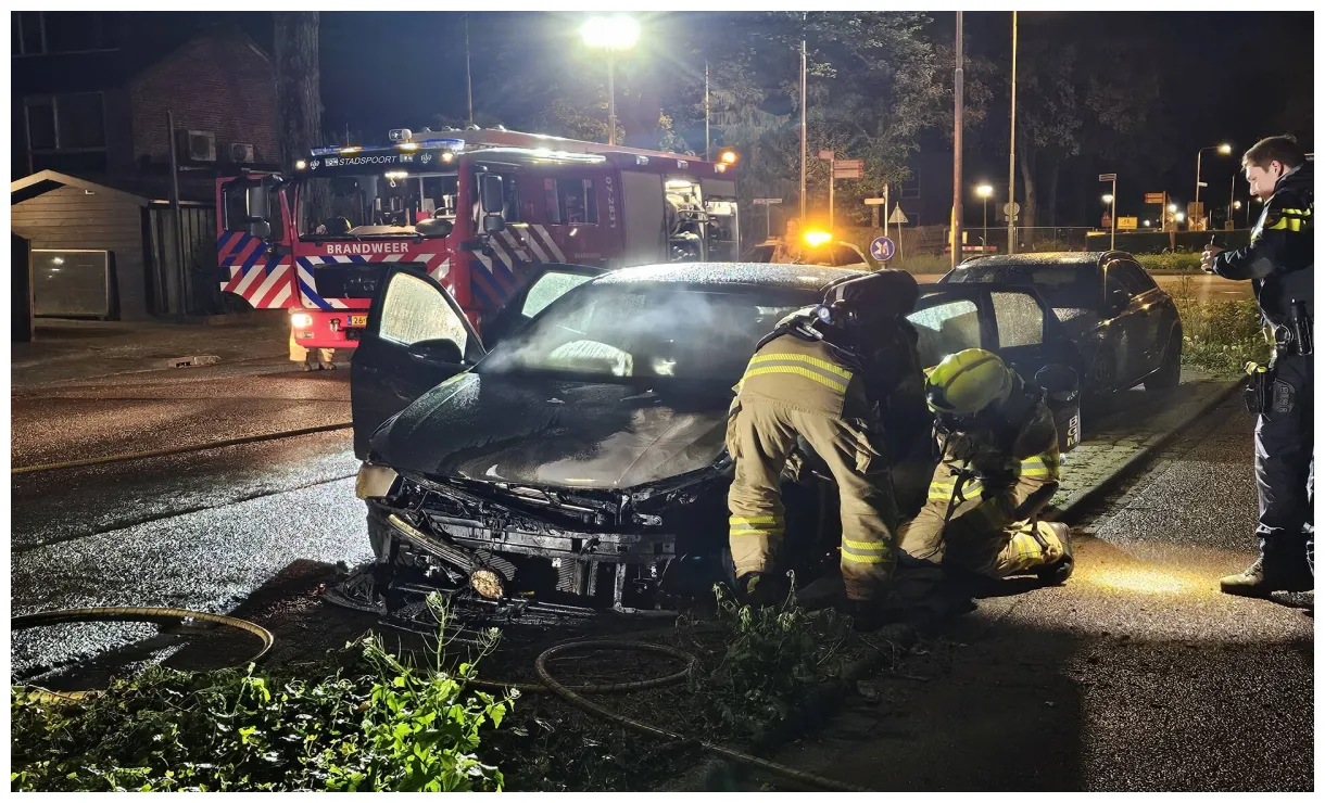 Wederom geparkeerde auto uitgebrand in Ede