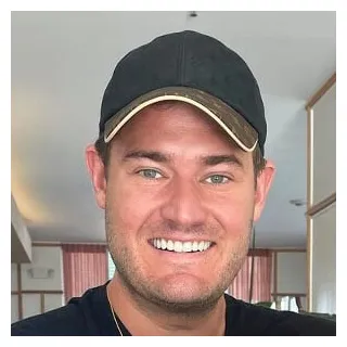 Entrepreneur age, family, bio famous birt ays