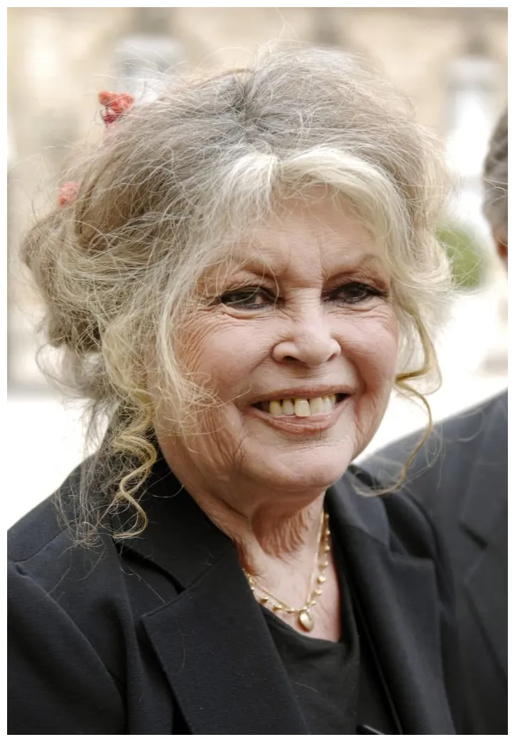 "honteux", "écœurants" se moque de la cérémonie des