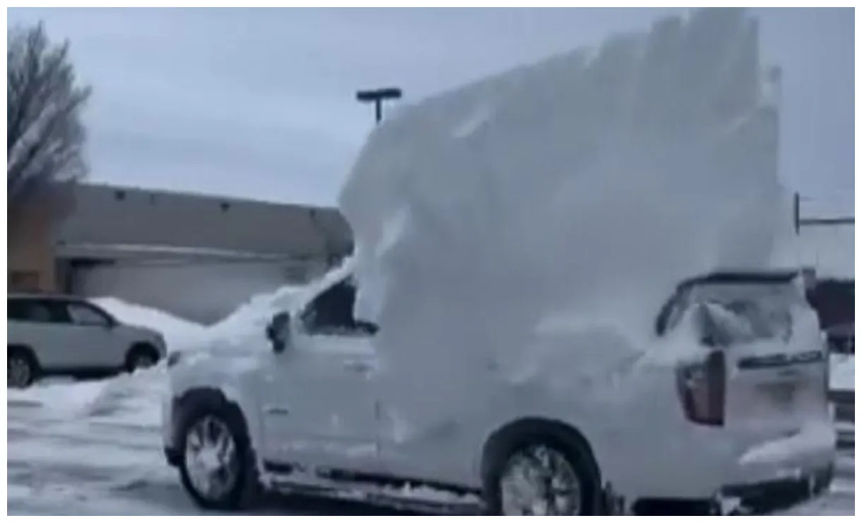 US bomb cyclone: Buffalo Bills players find their cars buried in deep