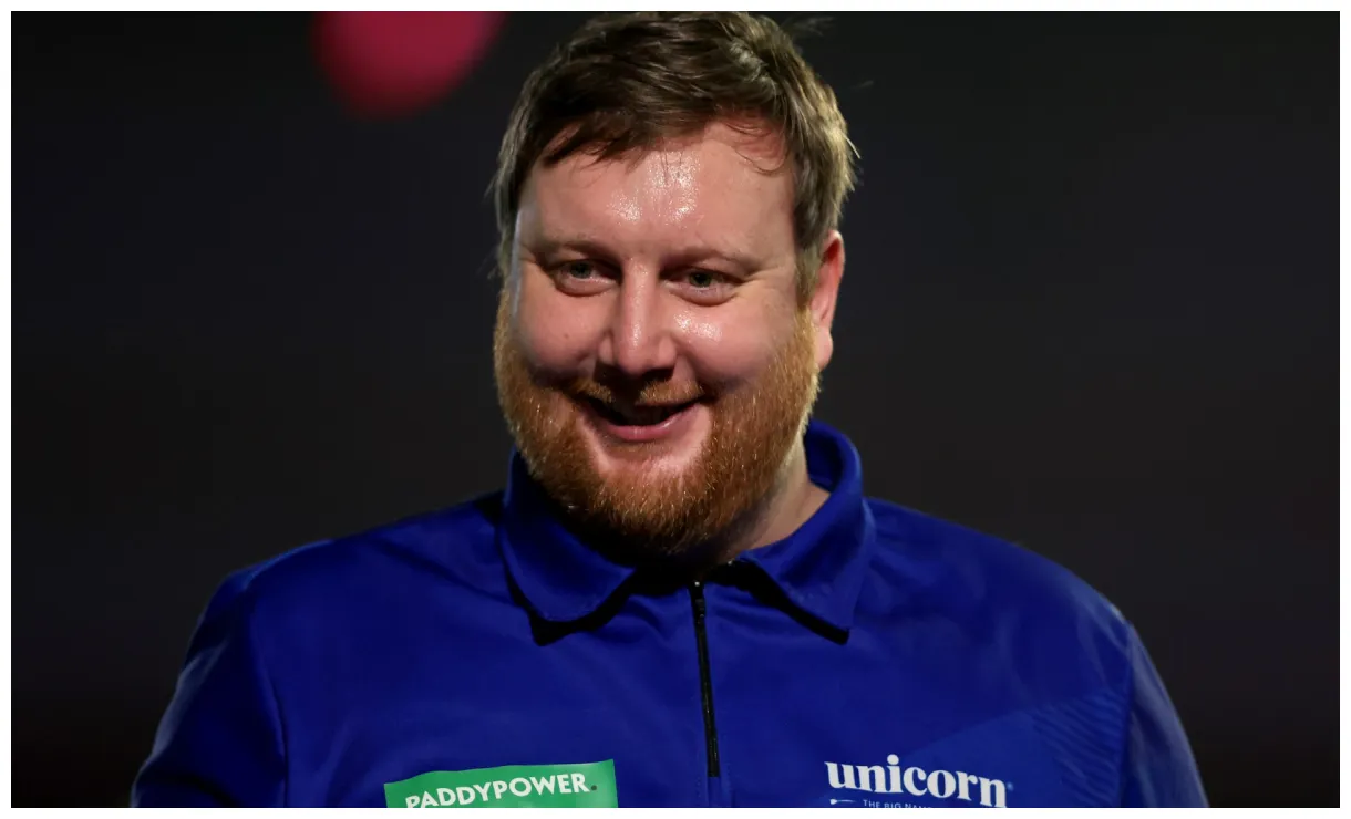 Darts star officially quits his job as he posts 11-word