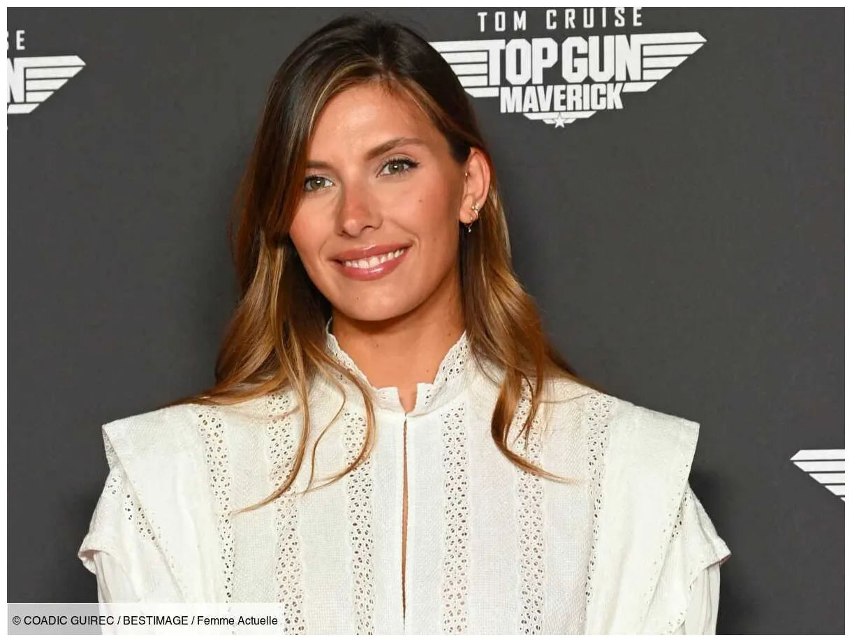 Renversante robe très courte et bottines tendance