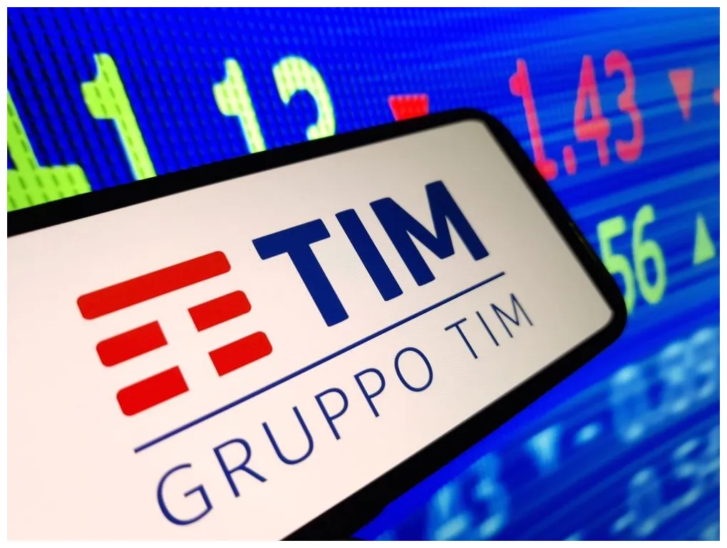 Tim, vira in negativo dopo la sentenza della corte sul canone