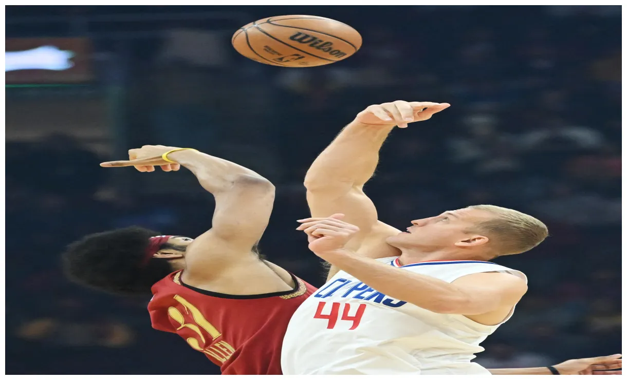 Surging cavaliers cool off clippers reuters