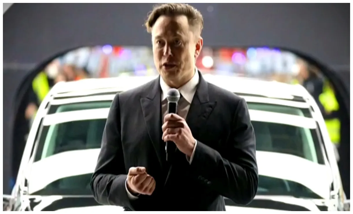 Watch CBS Evening News: Elon Musk sells off billions in Tesla stock
