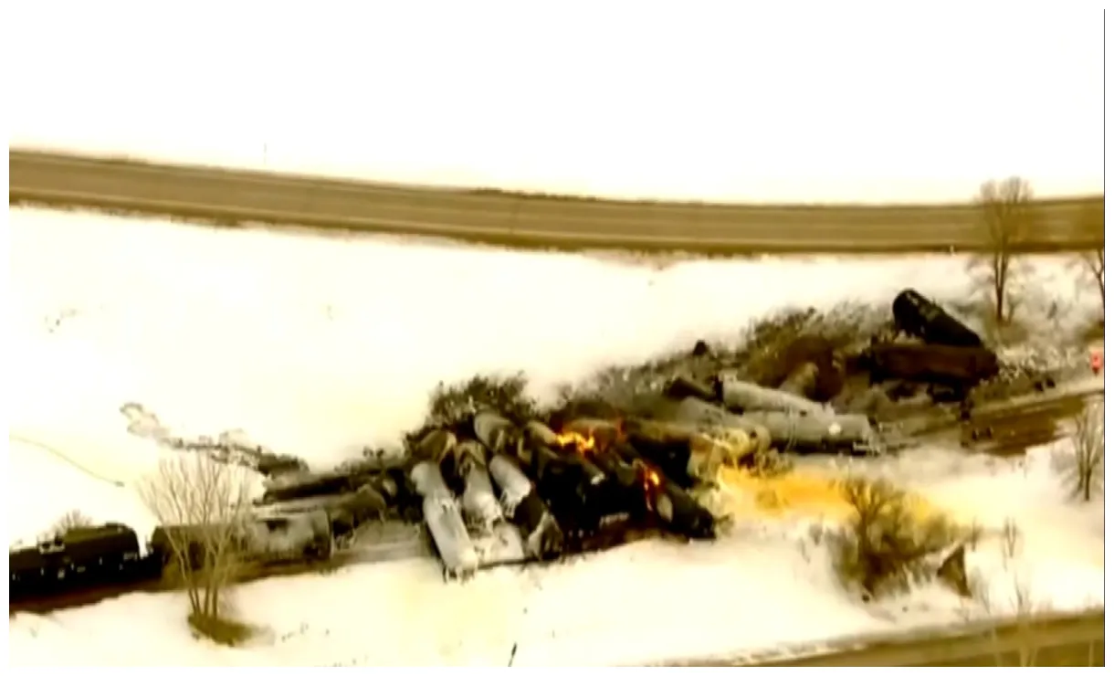 Watch CBS Evening News: Minnesota train derailment prompts evacuations