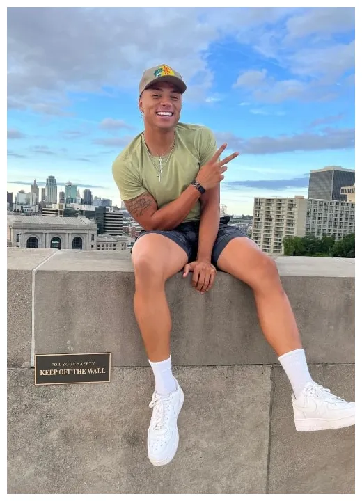 Height, weight, age, girlfriend, facts, biography