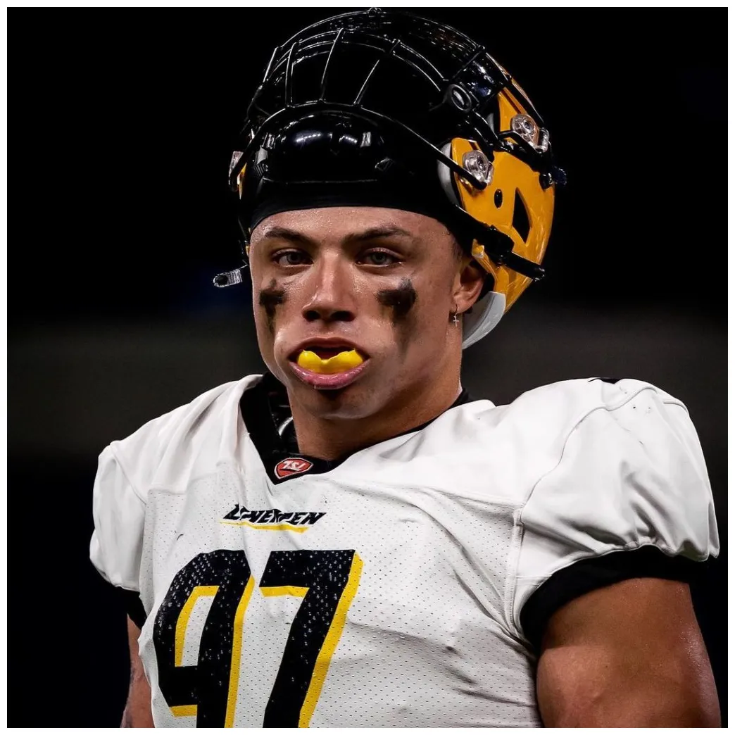 Age wiki, net worth, bio, height, boyfriend?