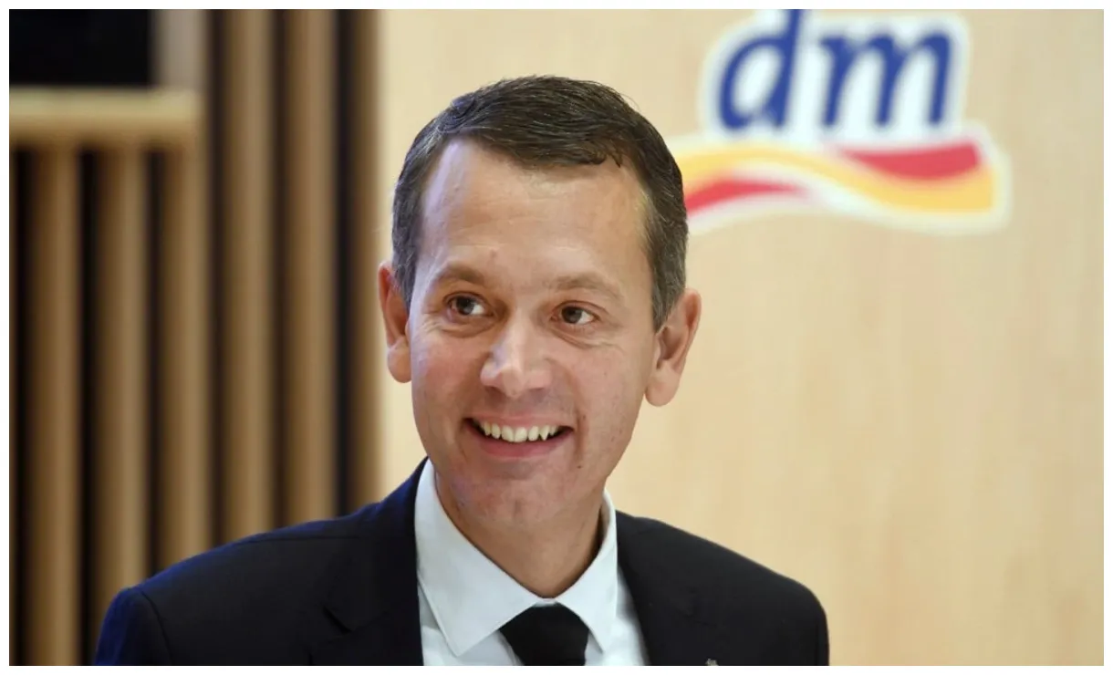 's instagram, twitter & facebook on idcrawl