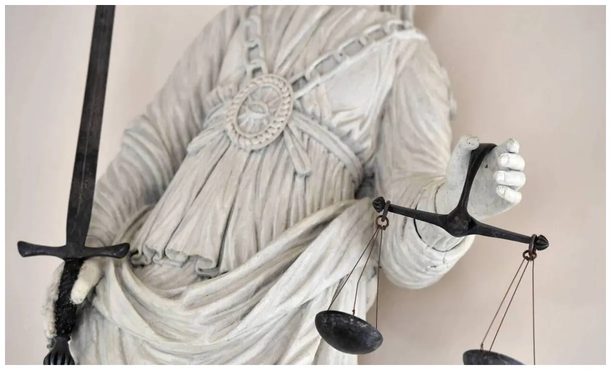 Le journaliste sportif français, , condamné à sept