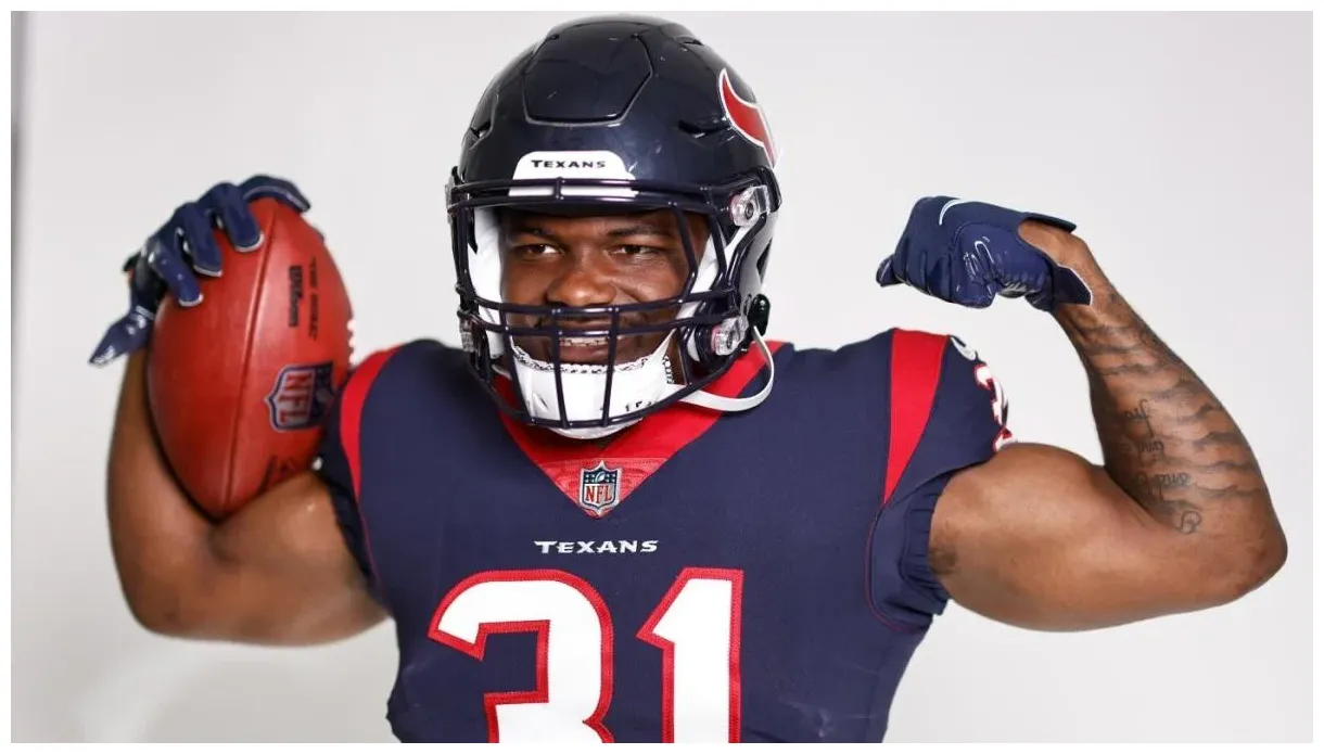 Early life, family & earnings players bio