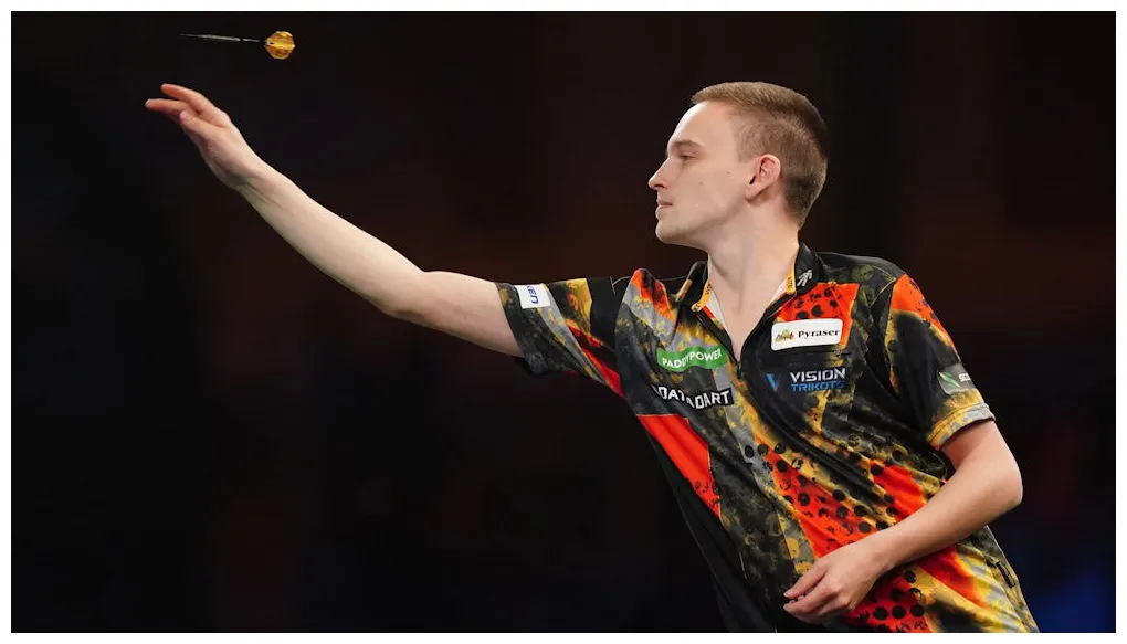 Ricardo pietreczko bei der darts-wm pikachus krachende pfeile