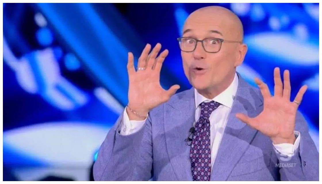 Grande fratello vip, spunta un cellulare scoppia il caos