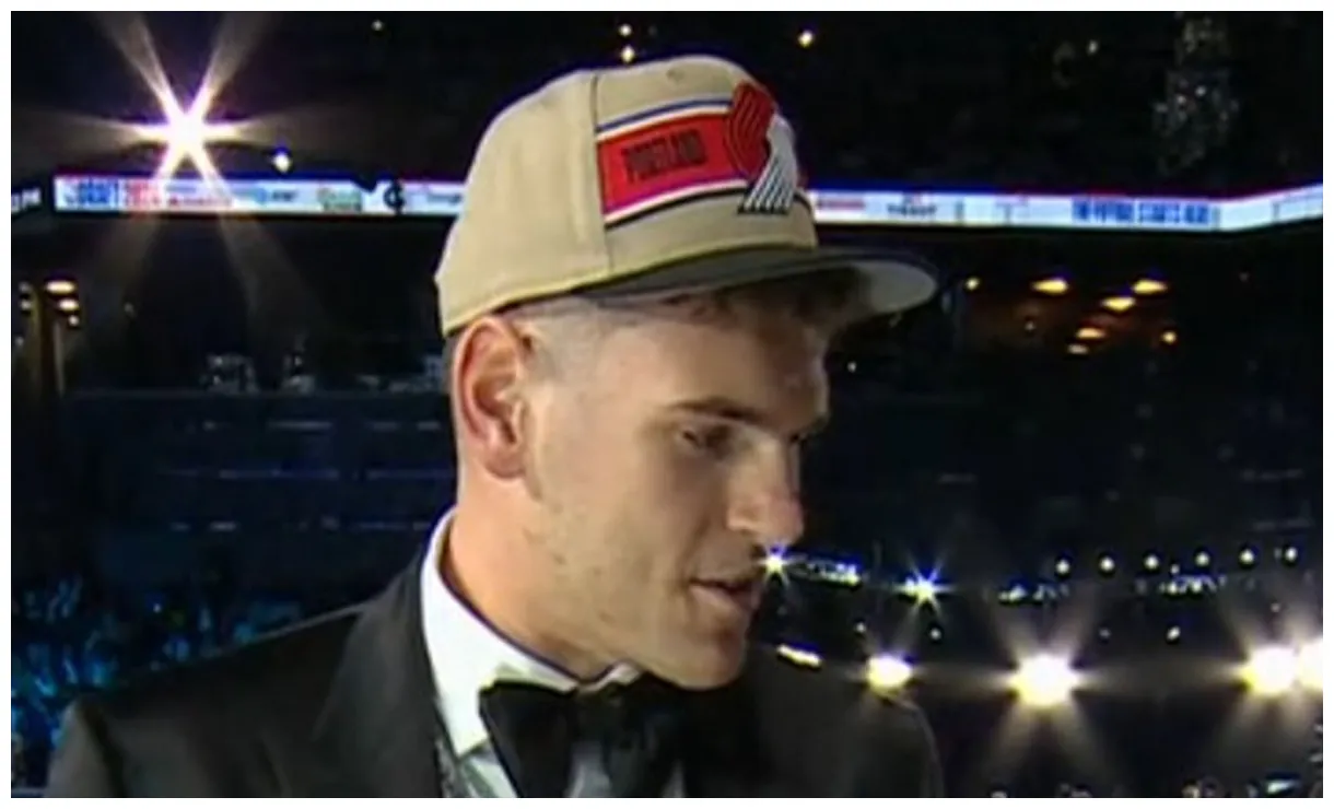 Makes heartbreaking tribute to mom with nba draft