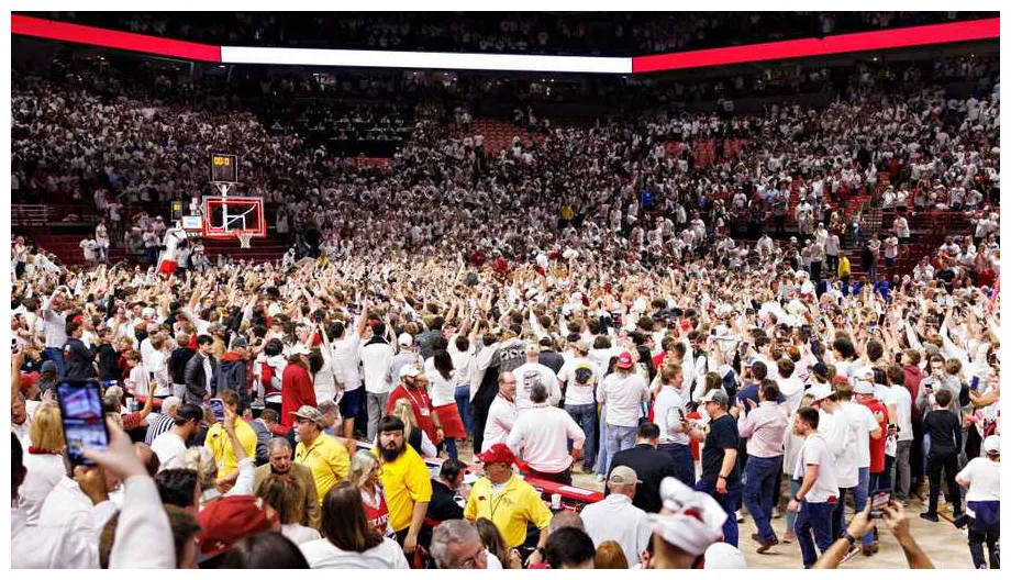 Defense leads Arkansas to victory over No. 7 Duke, 80-75