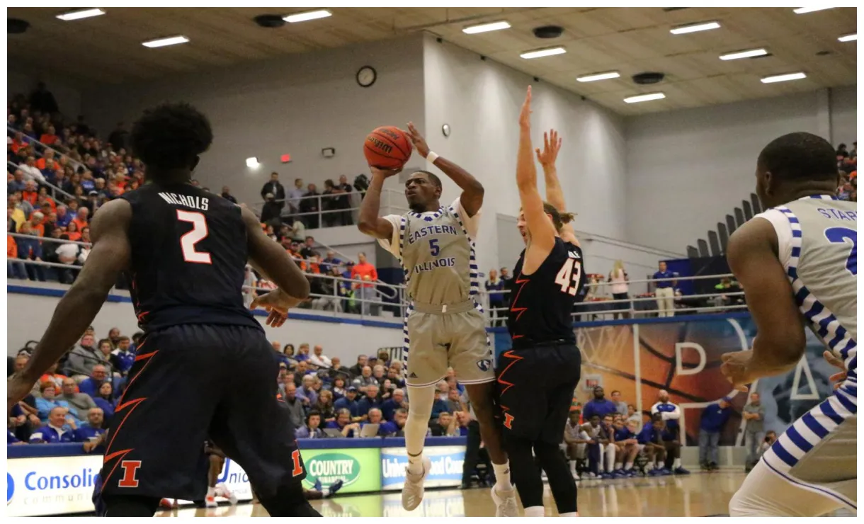 Eastern men’s basketball team beats illinois the daily eastern news