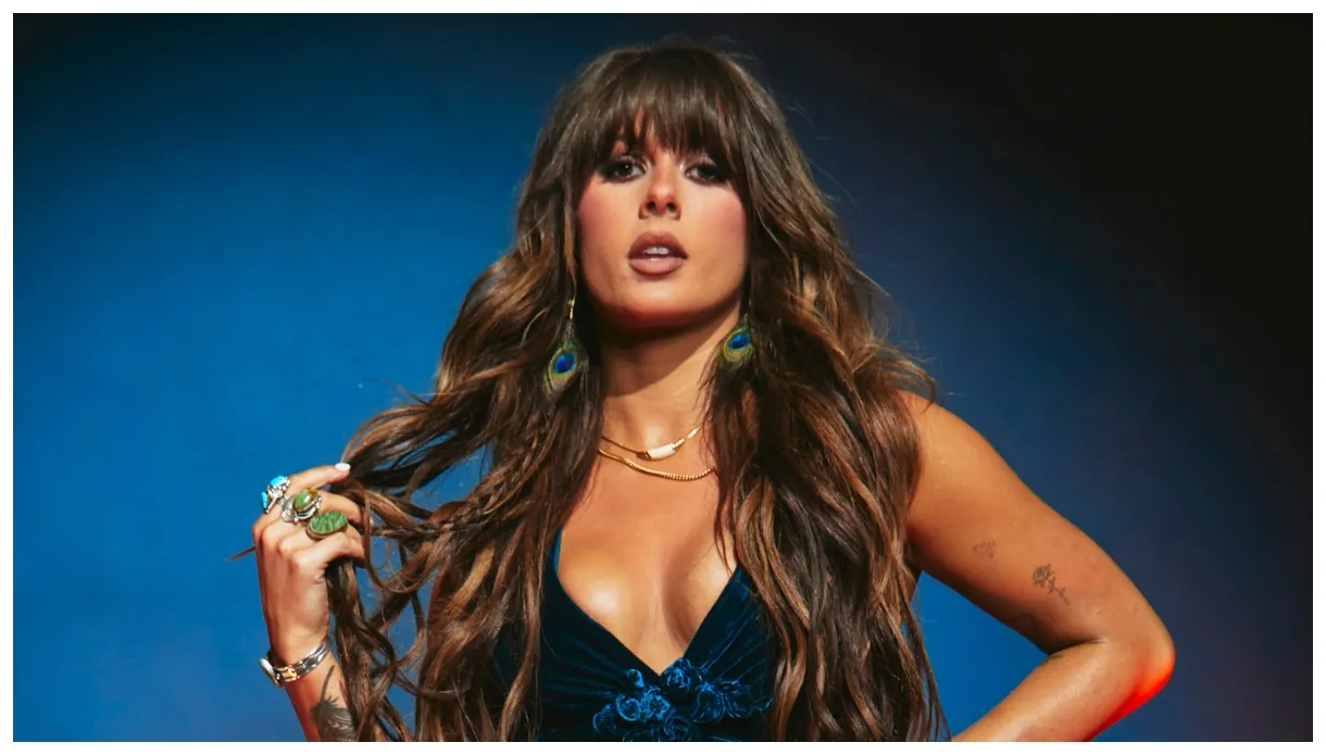 Stuns instagram with edgy s outkick