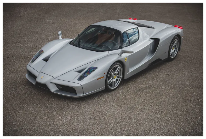 Cette ferrari enzo est toujours dans son emballage et à vendre
