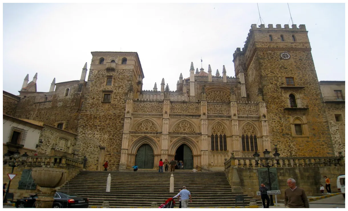 Sabores y Senderos de Sevilla: Extremadura - Guadalupe