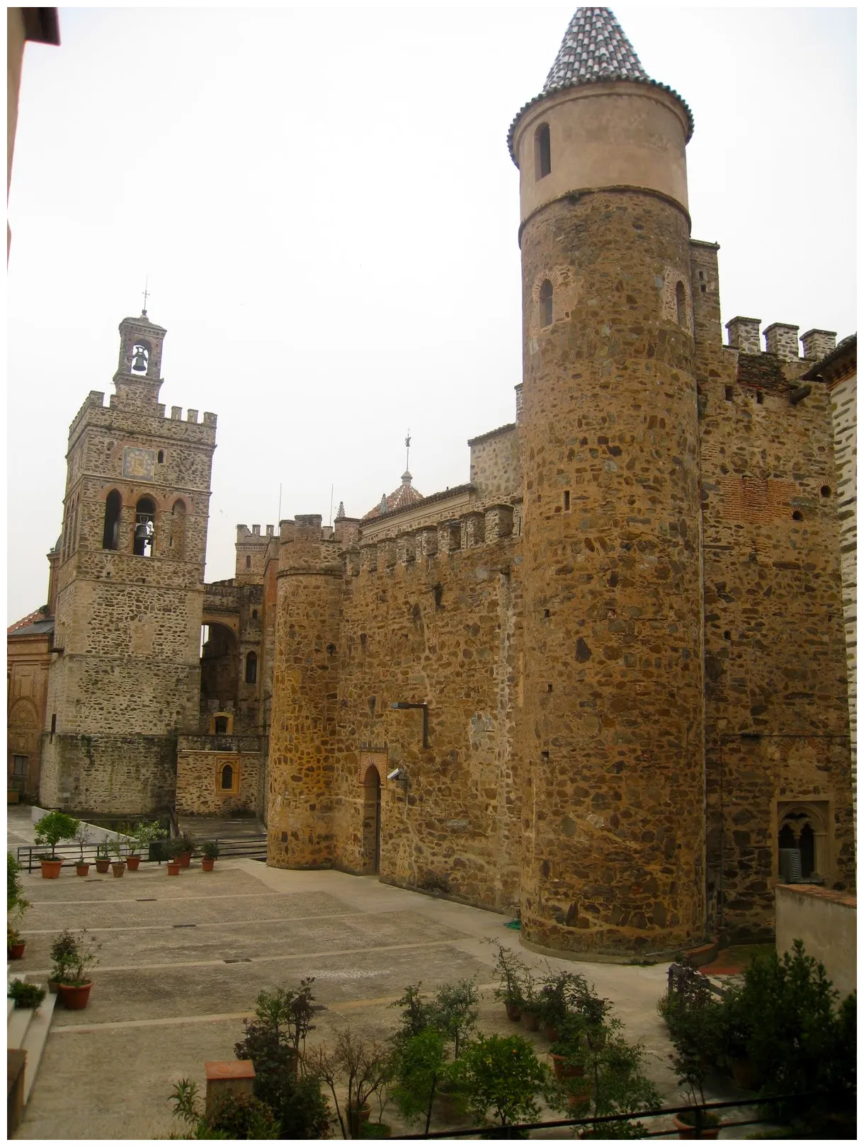 Sabores y Senderos de Sevilla: Extremadura - Guadalupe