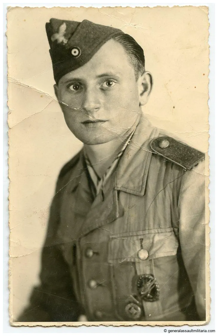 Fallschirmjäger with tropical uniform portrait - Generalassaultmilitaria