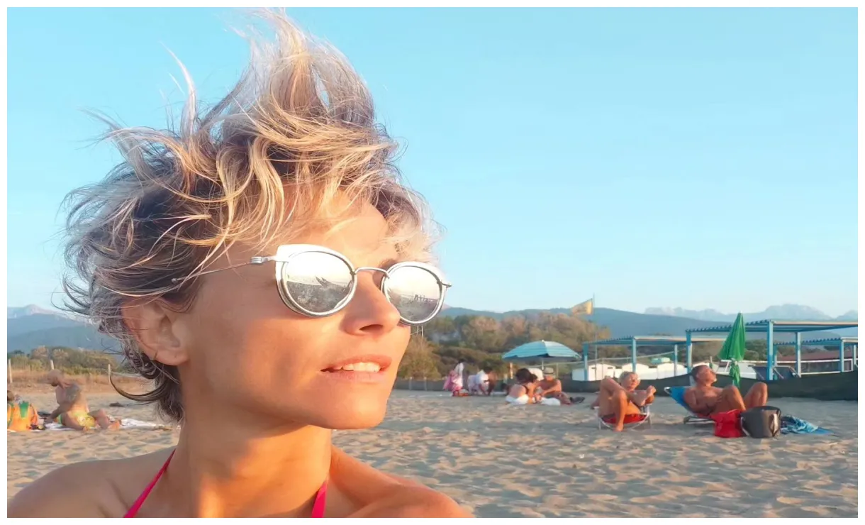 Francesca definita lesbica solo perché ha i capelli corti