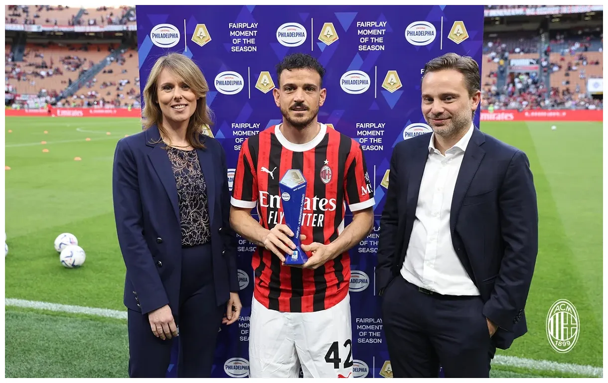 Receives 'fair play moment of the season' award the motivation