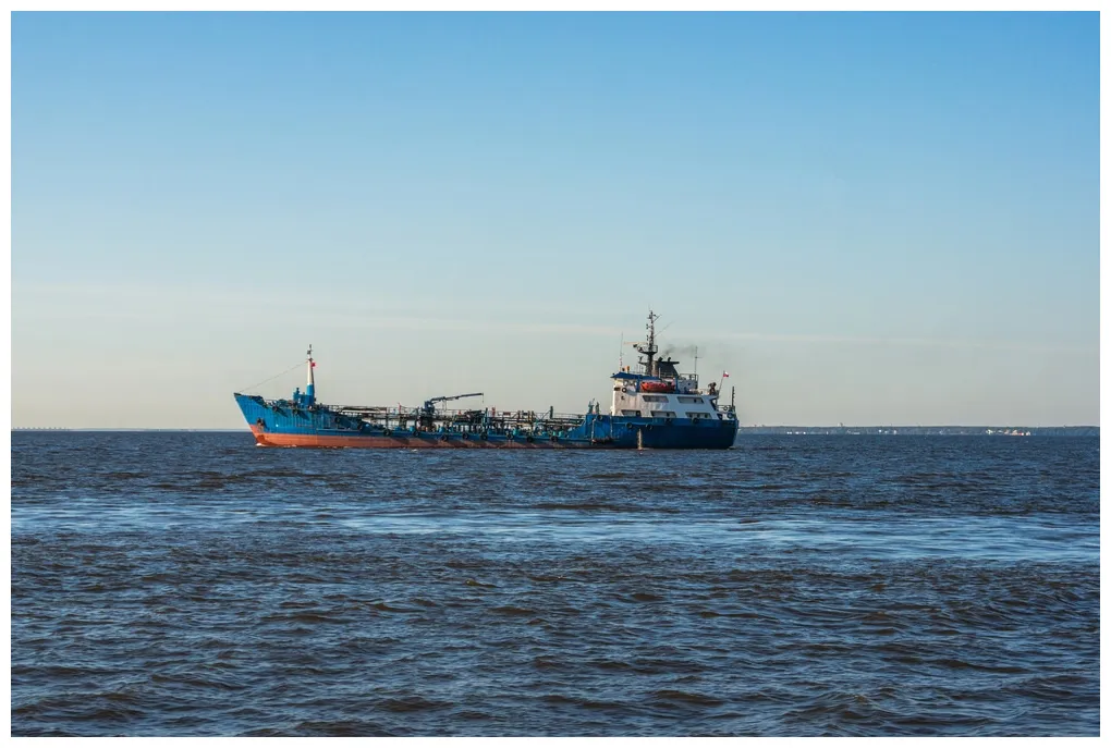 Le Royaume-Uni frappe la flotte fantôme russe : 73 navires sanctionnés