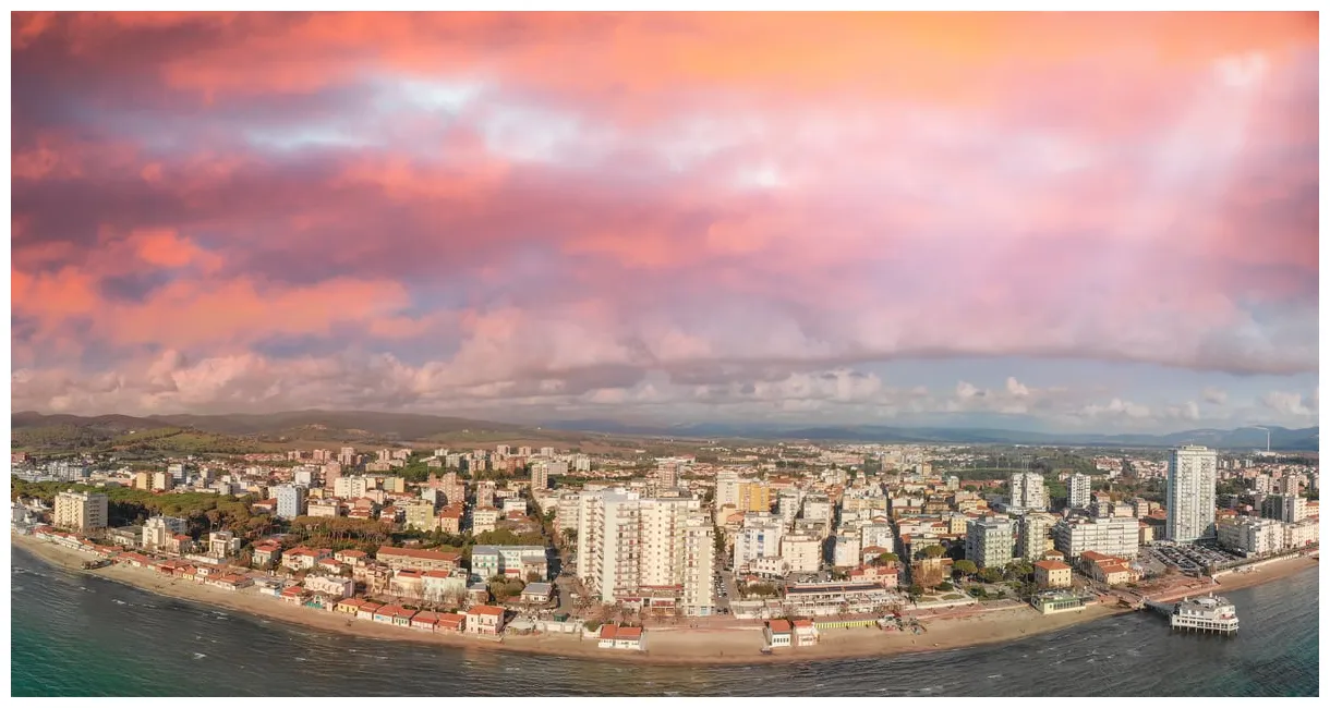 Kitesurfin in tuscanay kiteboarding in italy
