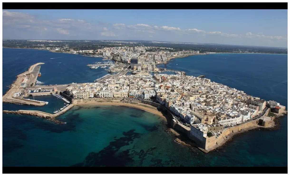 Driving Around GALLIPOLI, ITALY (During The Day) - YouTube