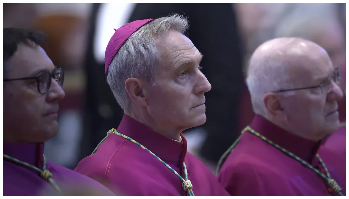 Kirche-und-leben früherer papst-sekretär zurück in