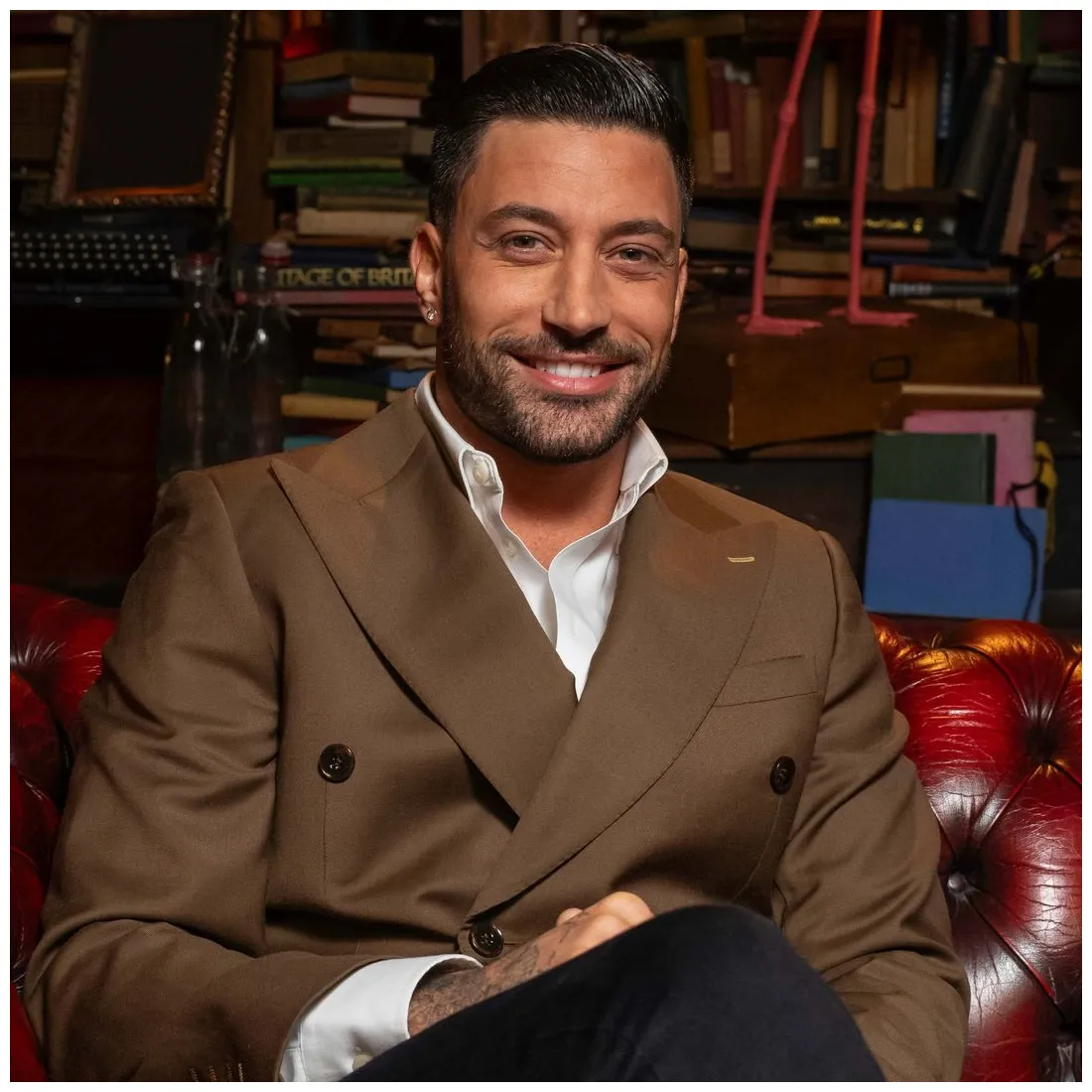 Latest news, pictures & videos hello!