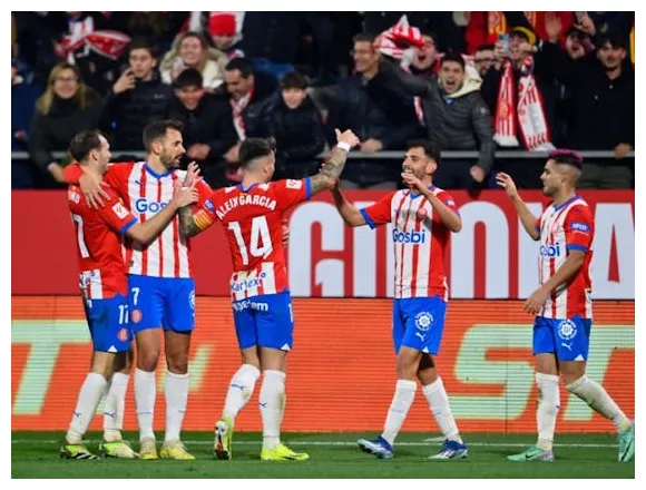 🇪🇸 girona keep laliga title pace with late win over atlético de madrid