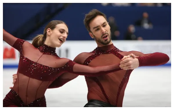 Jean dujardin et nathalie péchalat amoureux complices devant gabriella