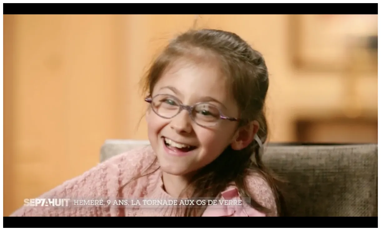 Héméré, 9 ans, atteinte de la maladie des os de verre, attriste les