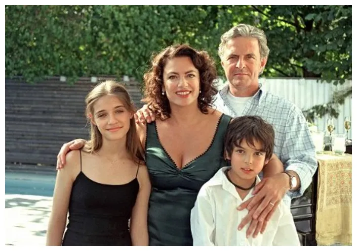 Wie is ? alles over de nederlandse acteur